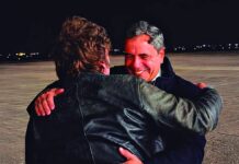 Lisandro Catalán y un abrazo de tinte político con Javier Milei