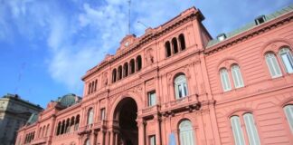 El Gobierno evalúa reflotar colectoras y divide al oficialismo