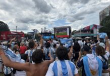 Hinchas vivieron tensión entre Argentina e Inglaterra en Atlanta
