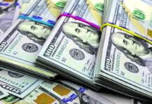 El dólar oficial bajó y el Blue subió $15 este lunes