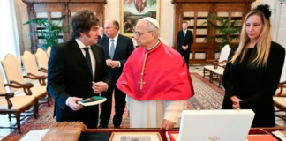 Milei dijo que el Gobierno está dispuesto a reprogramar la visita del Papa si su salud lo exige El papa León XIV
