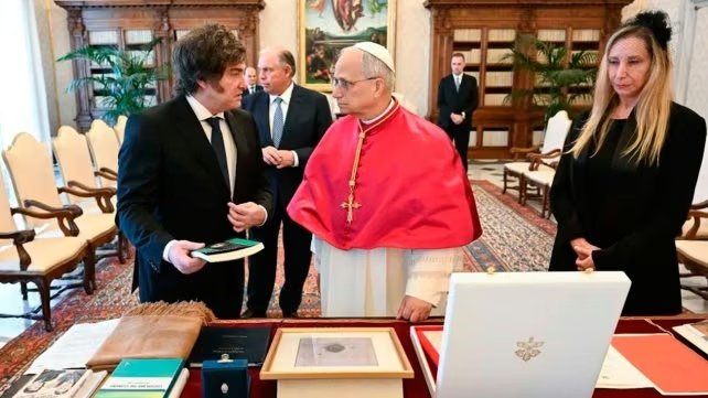 milei-dijo-que-el-gobierno-esta-dispuesto-a-reprogramar-la-v El papa León XIV